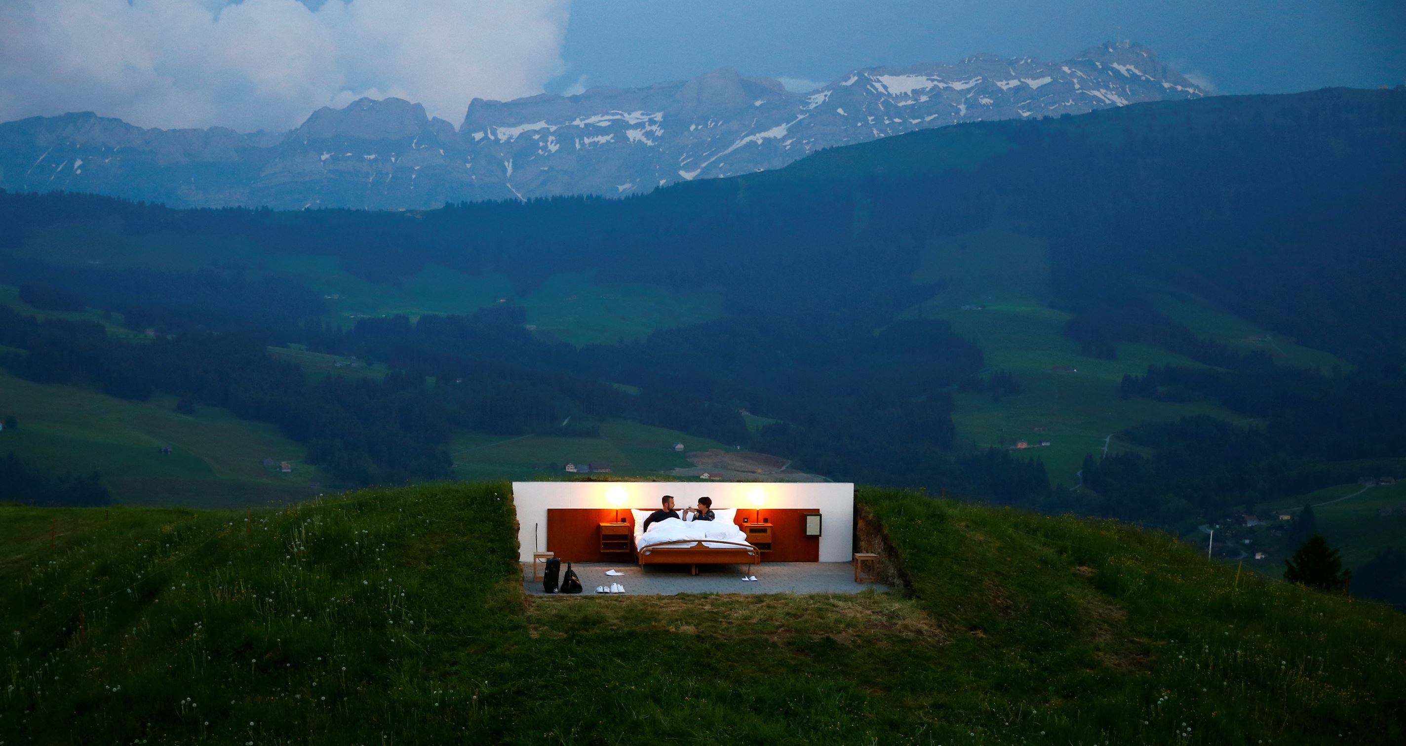 Slide 12 de 36: Raphael and Mirjam (R) pose as first guests in the bedroom of the Null-Stern-Hotel (Zero-star-hotel) land art installation by Swiss artists Frank and Patrik Riklin on an alp mount Saentis near Gonten, Switzerland June 1, 2017. Guests can order overnight 