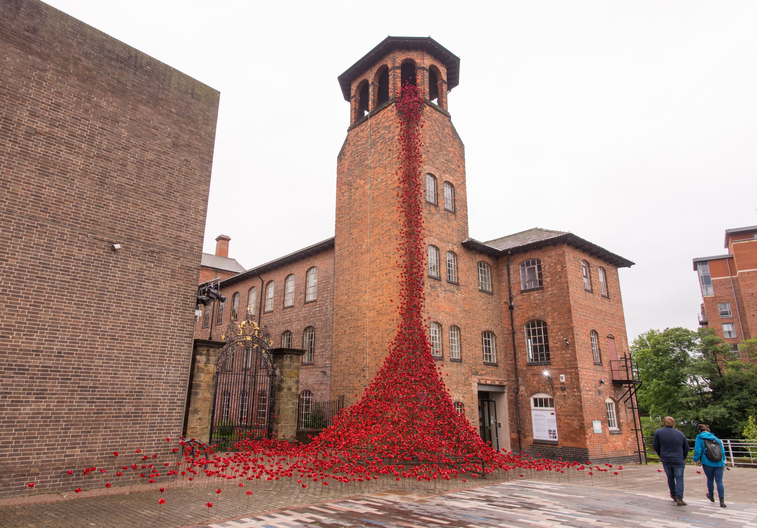 Slide 32 de 36: The poppy sculpture Weeping Window opens at The Silk Mill in Derby as part of a UK-wide tour organised by 14-18 NOW on June 8. Weeping Window is part of Blood Swept Lands and Seas of Red by artist Paul Cummins and designer Tom Piper.