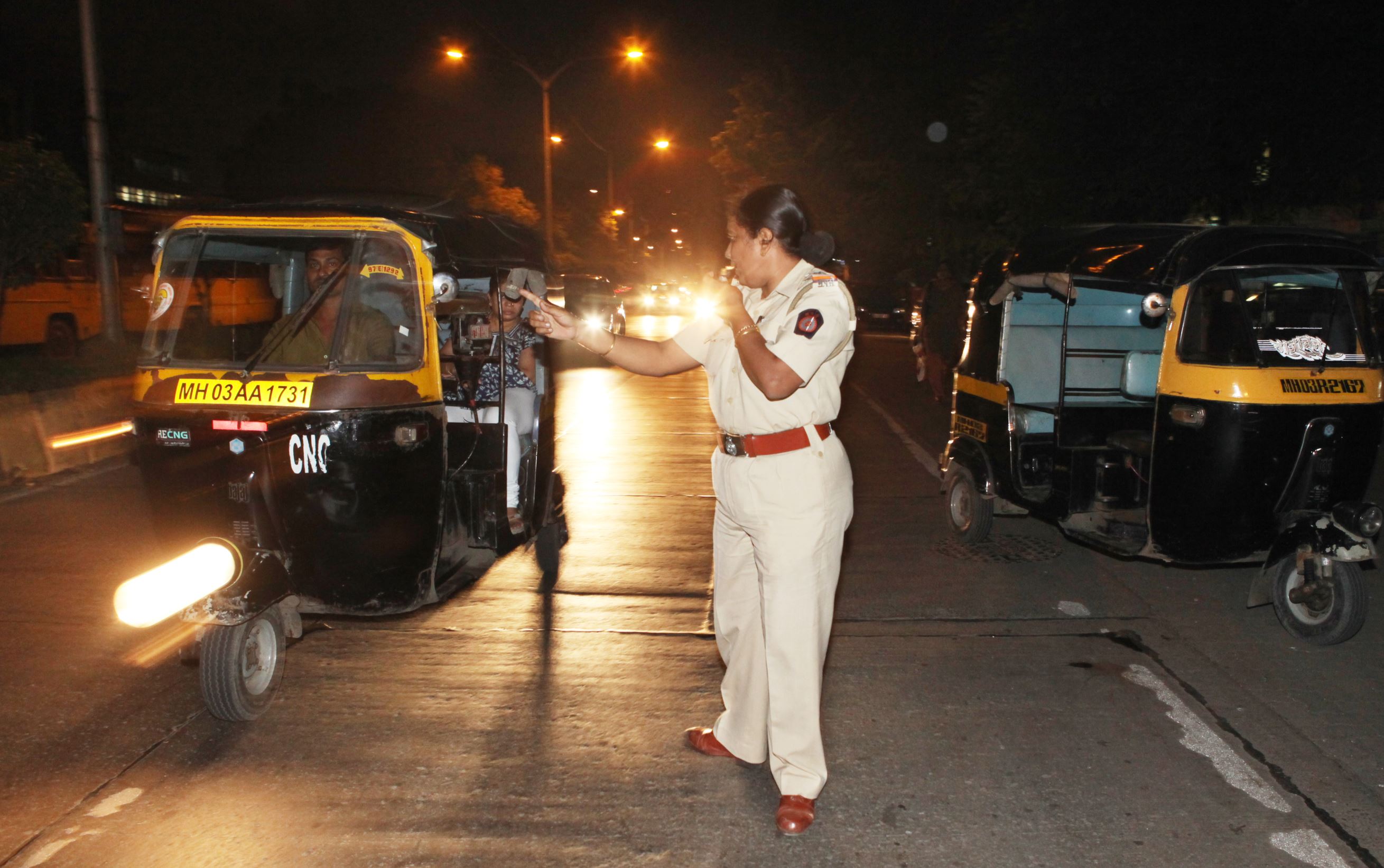grad molested, thrown autorickshaw Mumbai