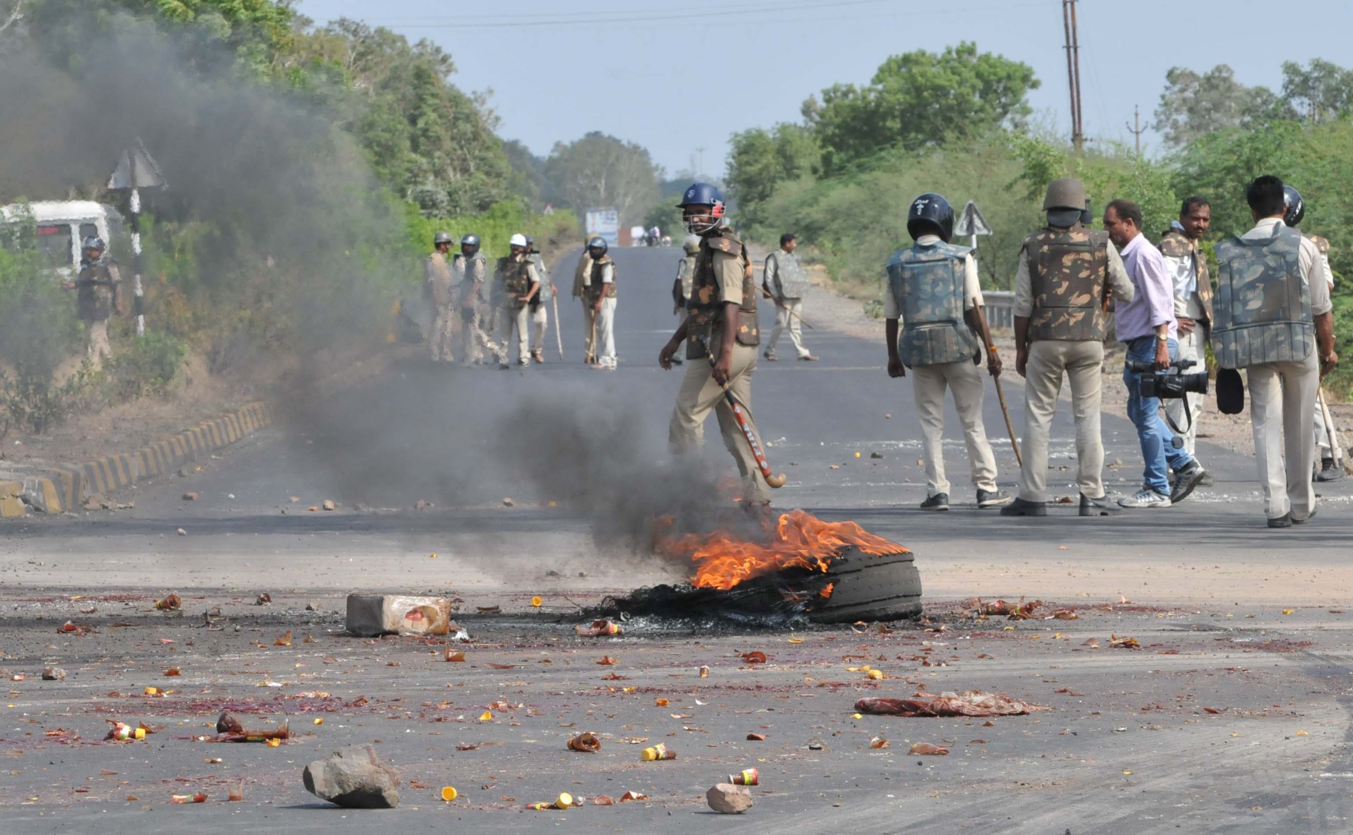 'Burn down police station'