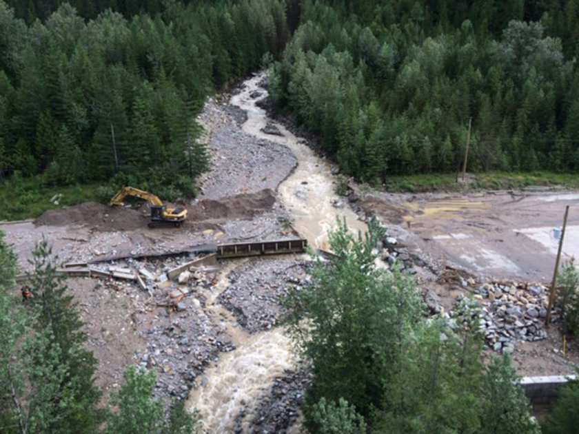 Flooding west Revelstoke closes Highway