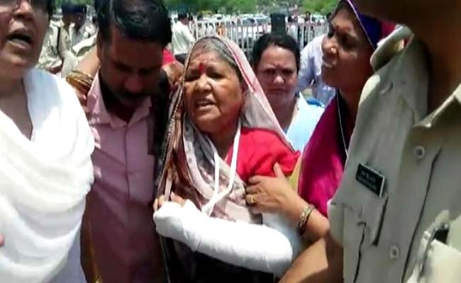 cops beat woman