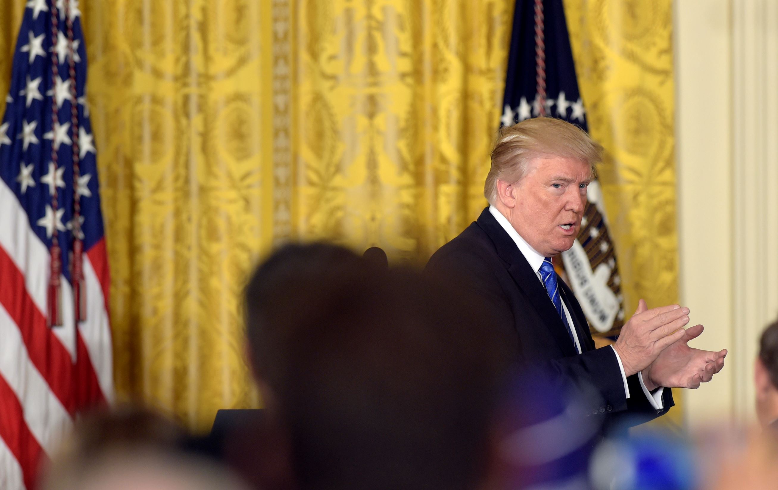 Trump **tes 'election meddling Russia'