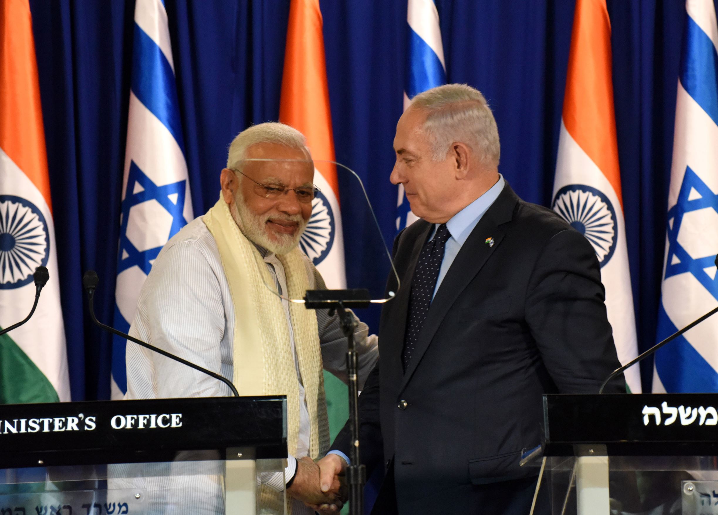 Modi cements friendship with Netanyahu