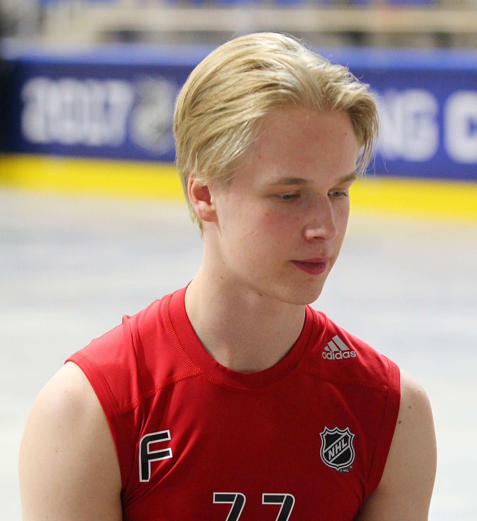 Canucks' Pettersson puts show prospects