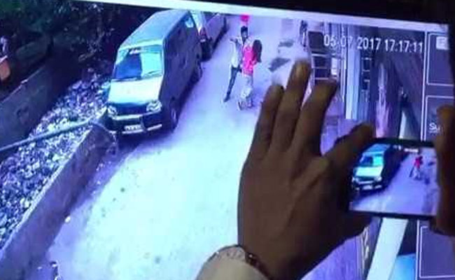 Killer filmed CCTV stabbing Delhi