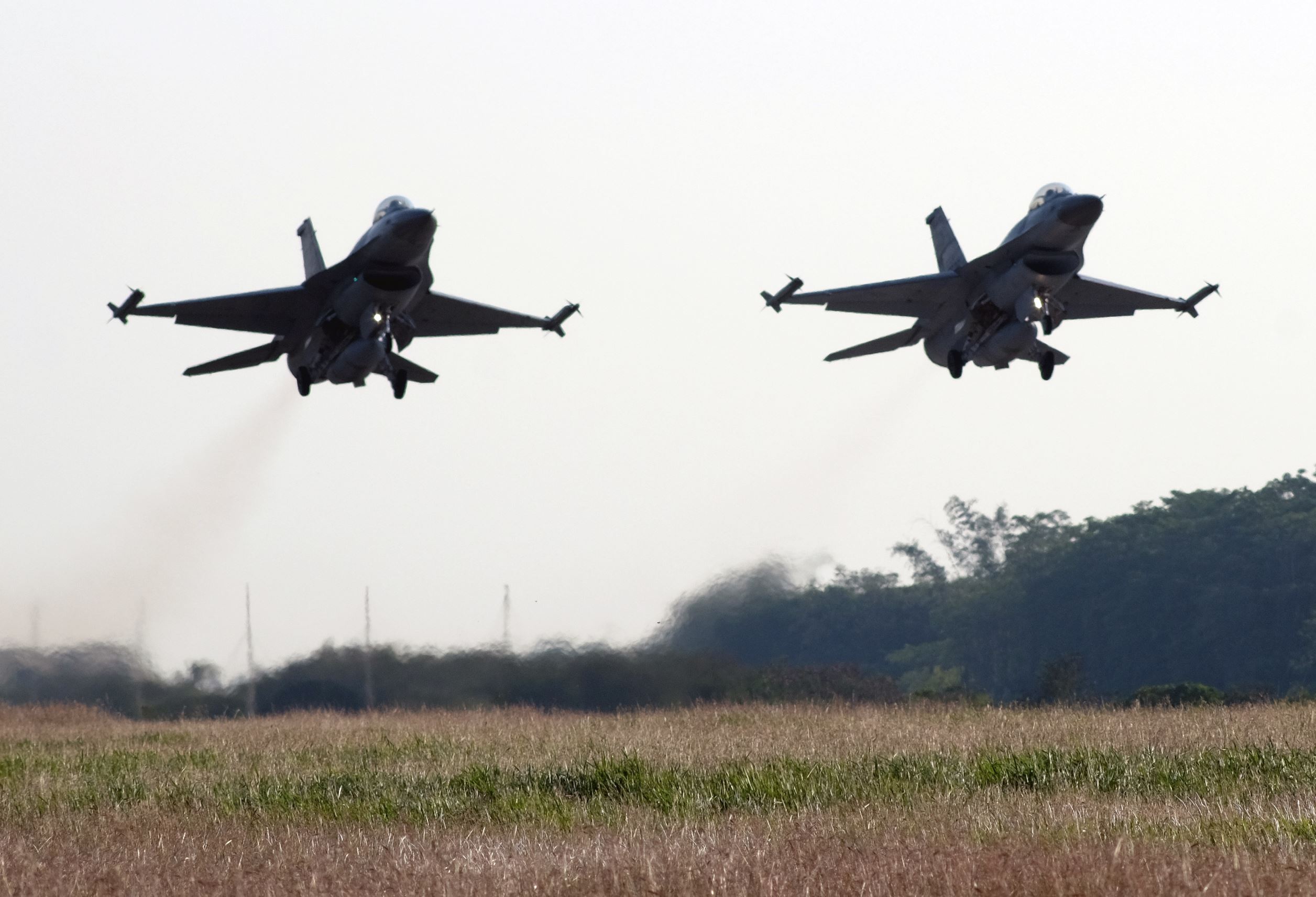 Taiwan scrambles Chinese carrier passes