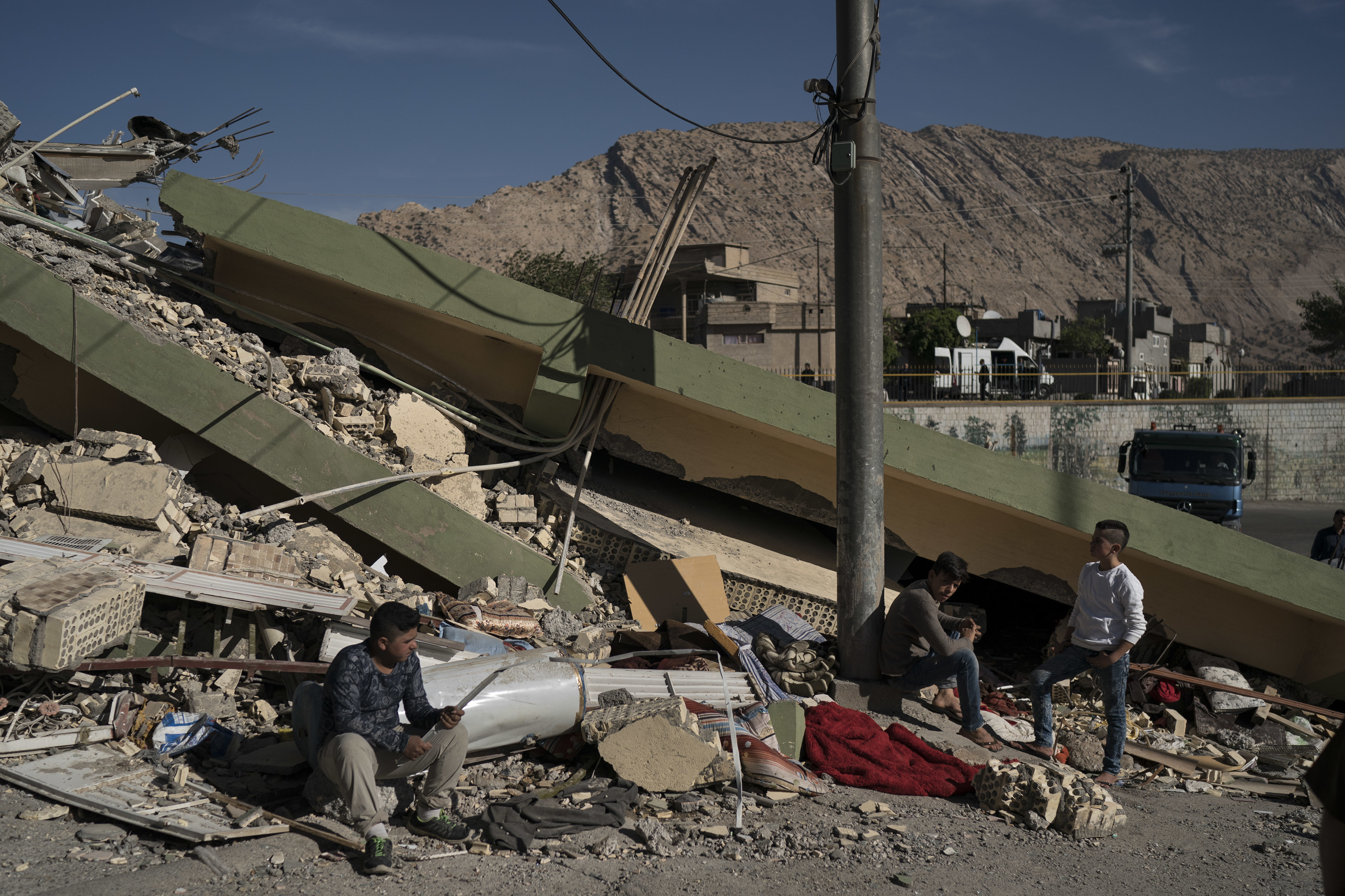 Iran quake toll crosses