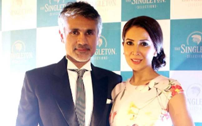 Sharma holidaying with Arjun Khanna