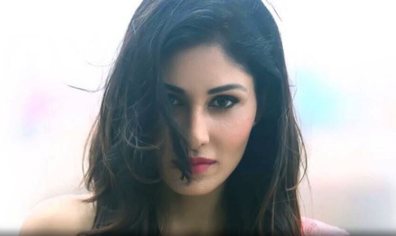 Ouch! Pooja Chopra receives pics