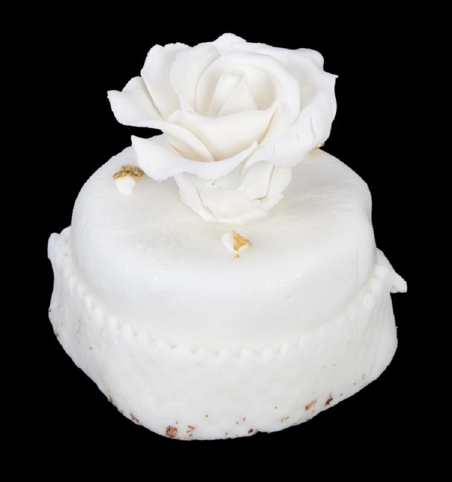 Donald Melania's 12-year-old wedding cake