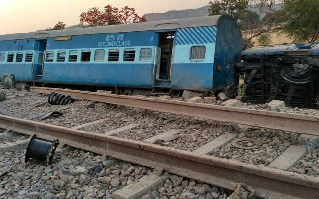 coaches train derail