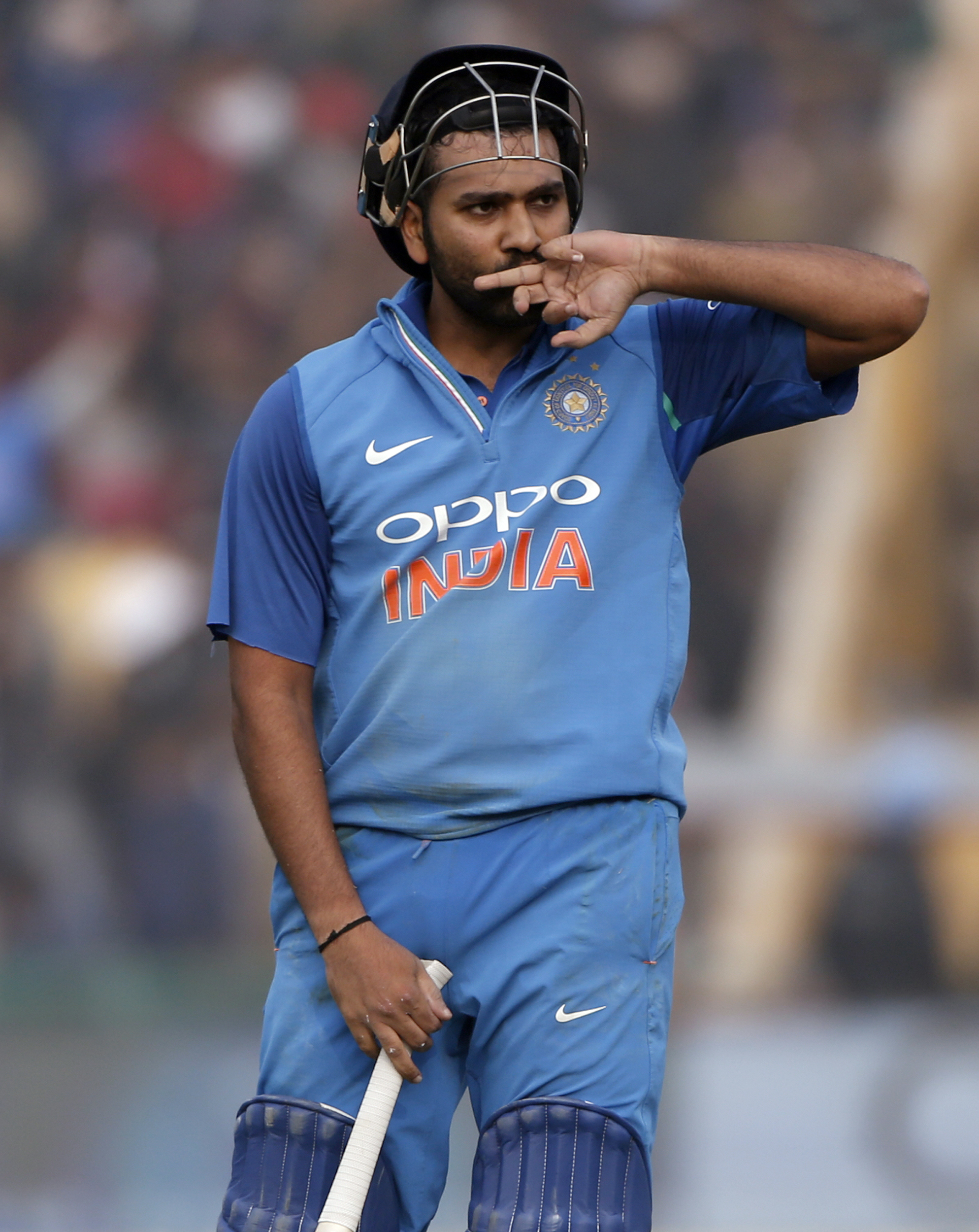 Flying kiss double century
