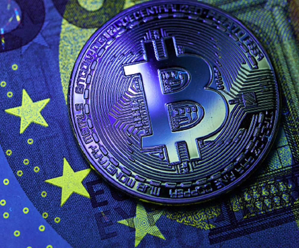 Bitcoin blasts past ,000
