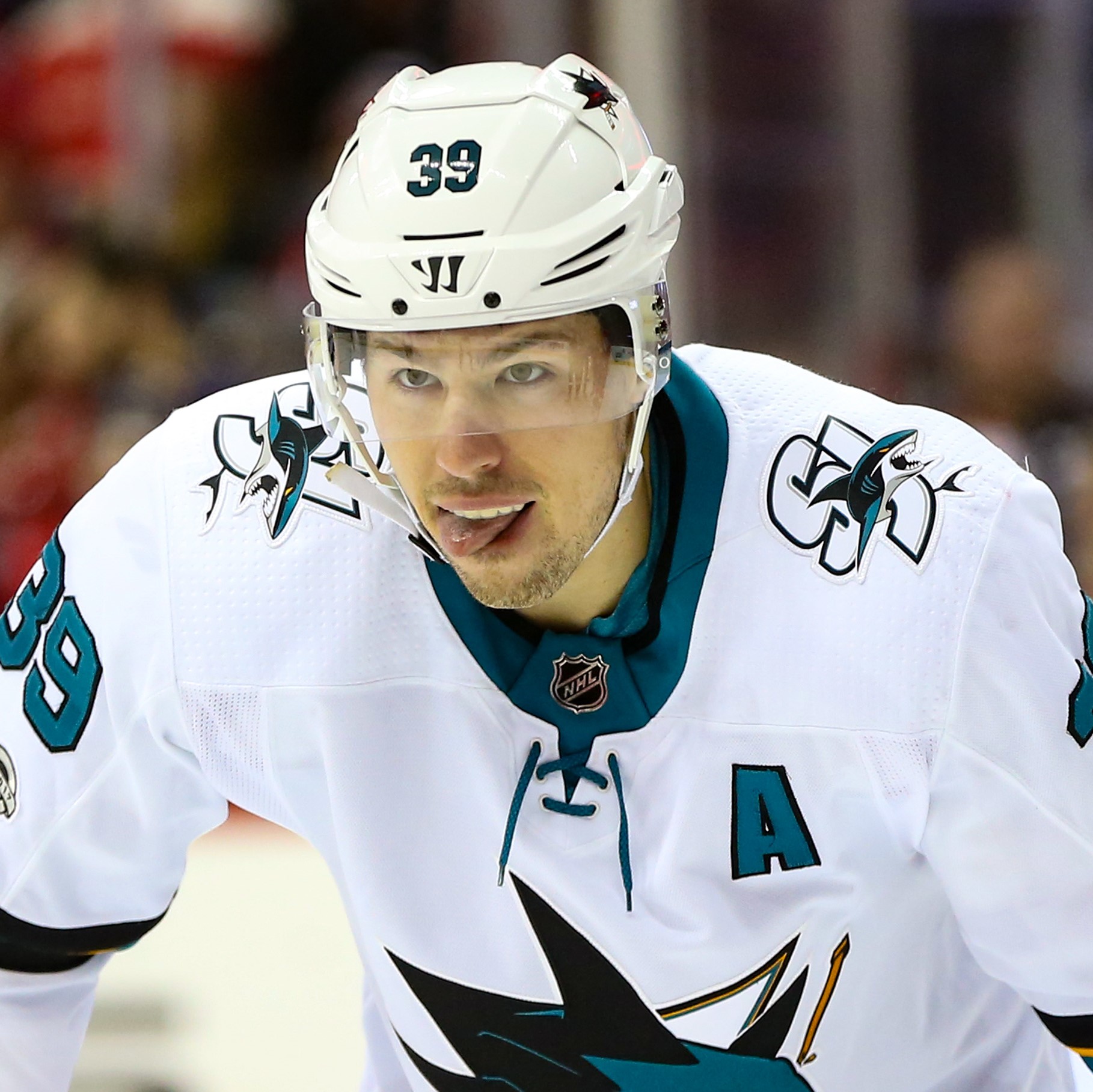 Couture leads Sharks past slumping