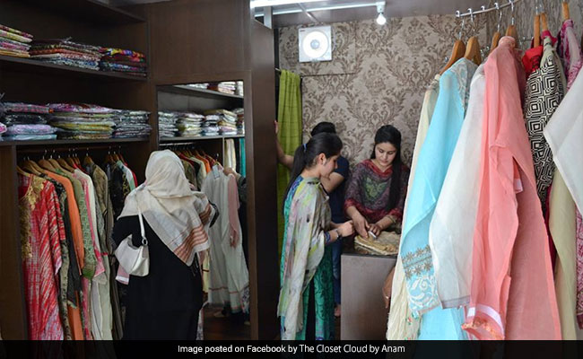 young Kashmiri women scripting success