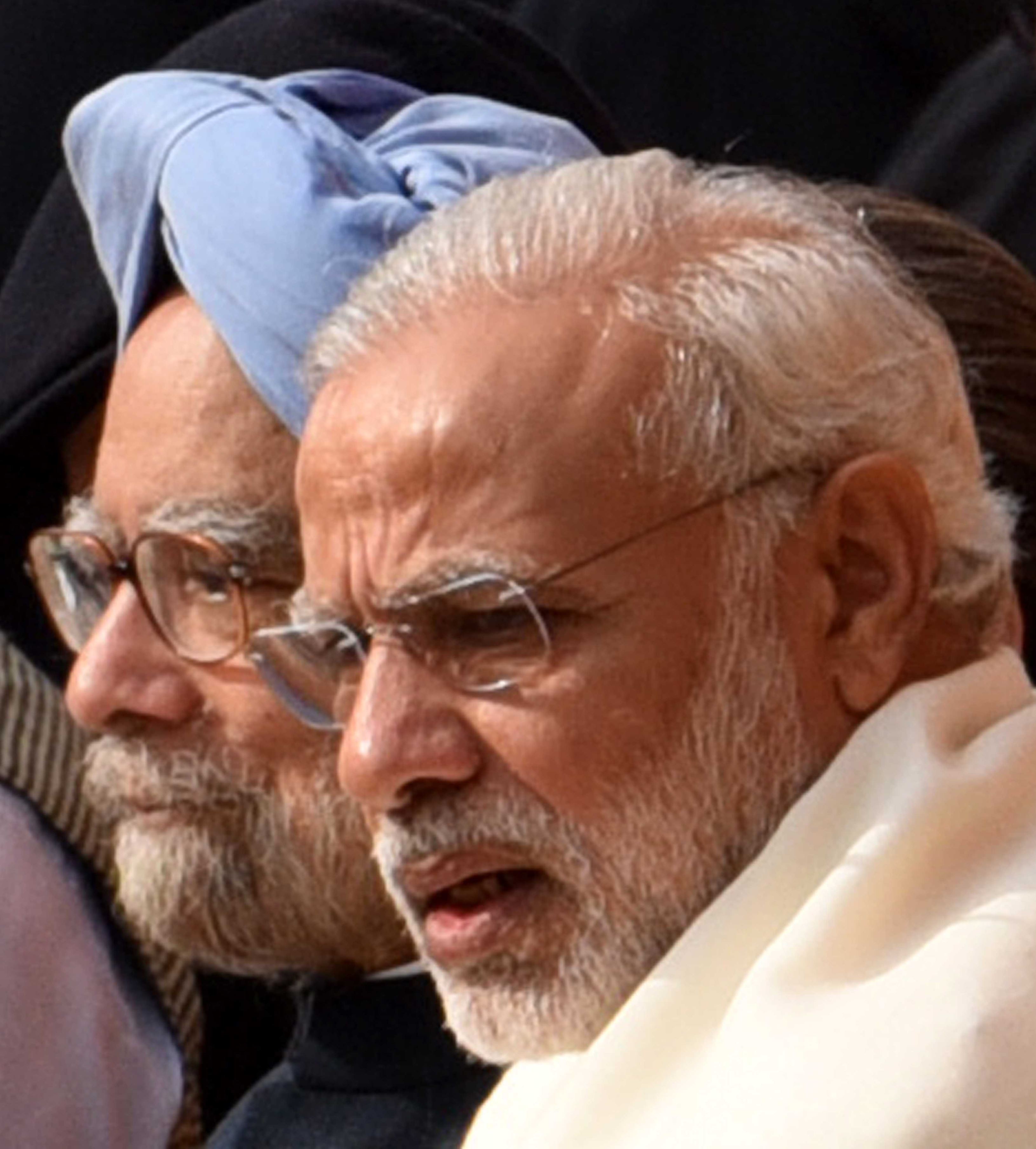 Manmohan hits back Modi