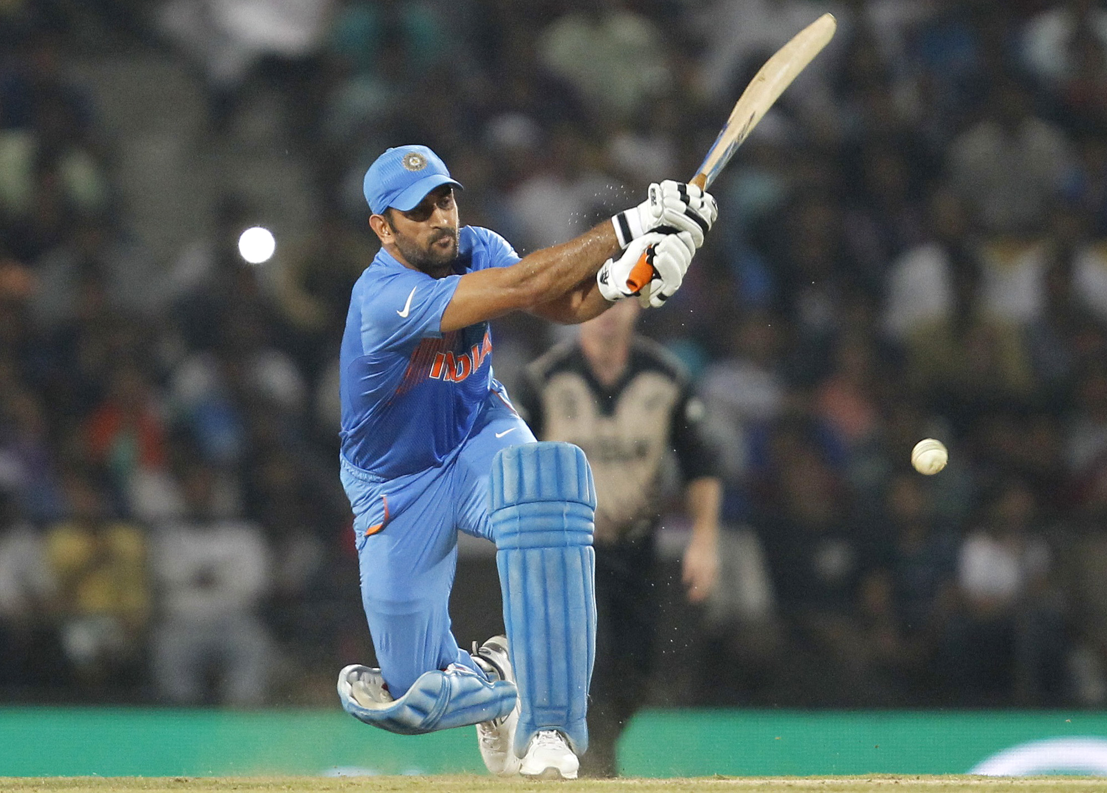 Dhoni break this world record