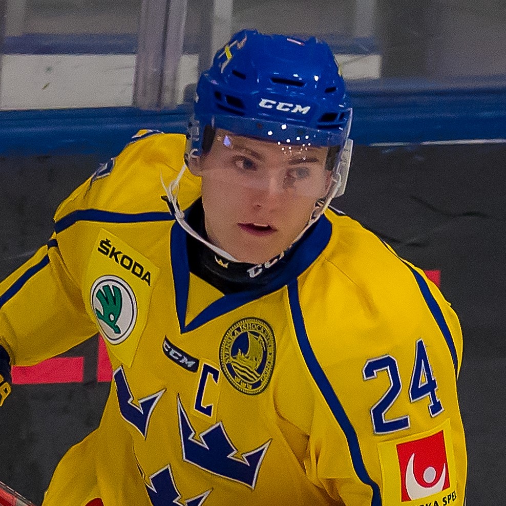 Swedish player throws silver medal