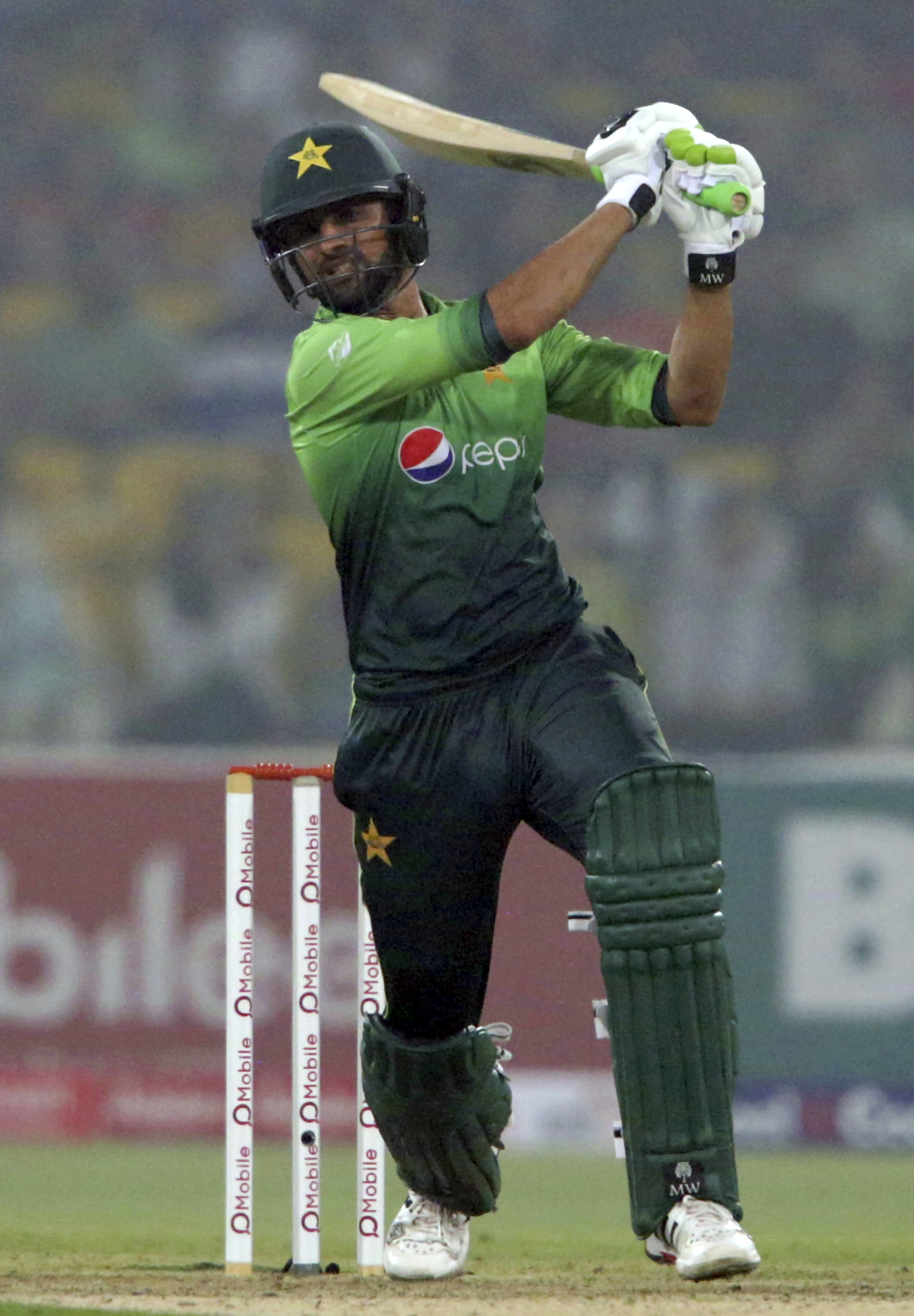Shoaib Malik hits sixes over