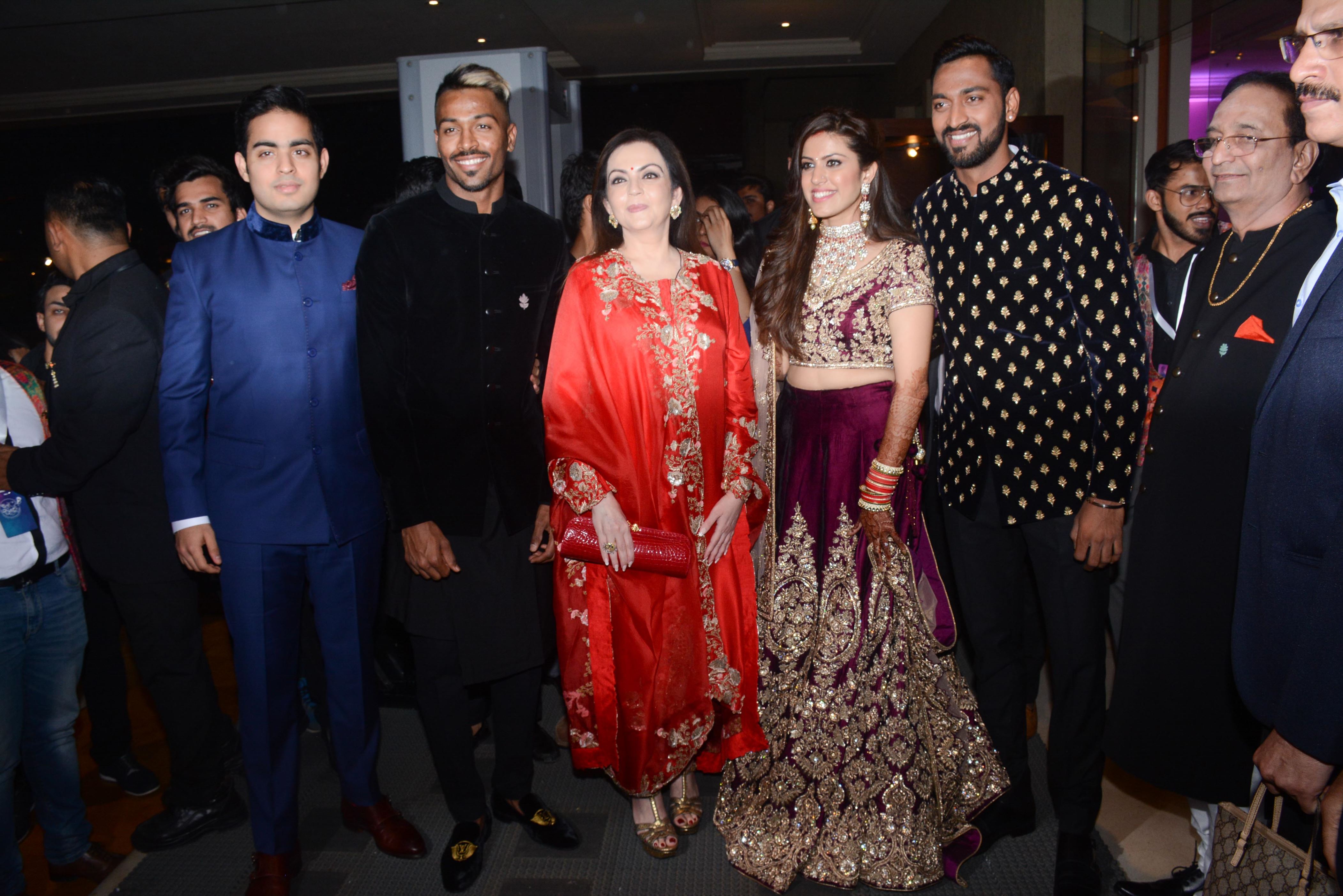 Krunal's Mehendi: Hardik goes crazy