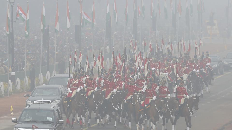 Delhi grip lakh â€˜monster fogâ€™