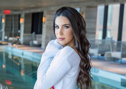 Instagram star kicked flight police,