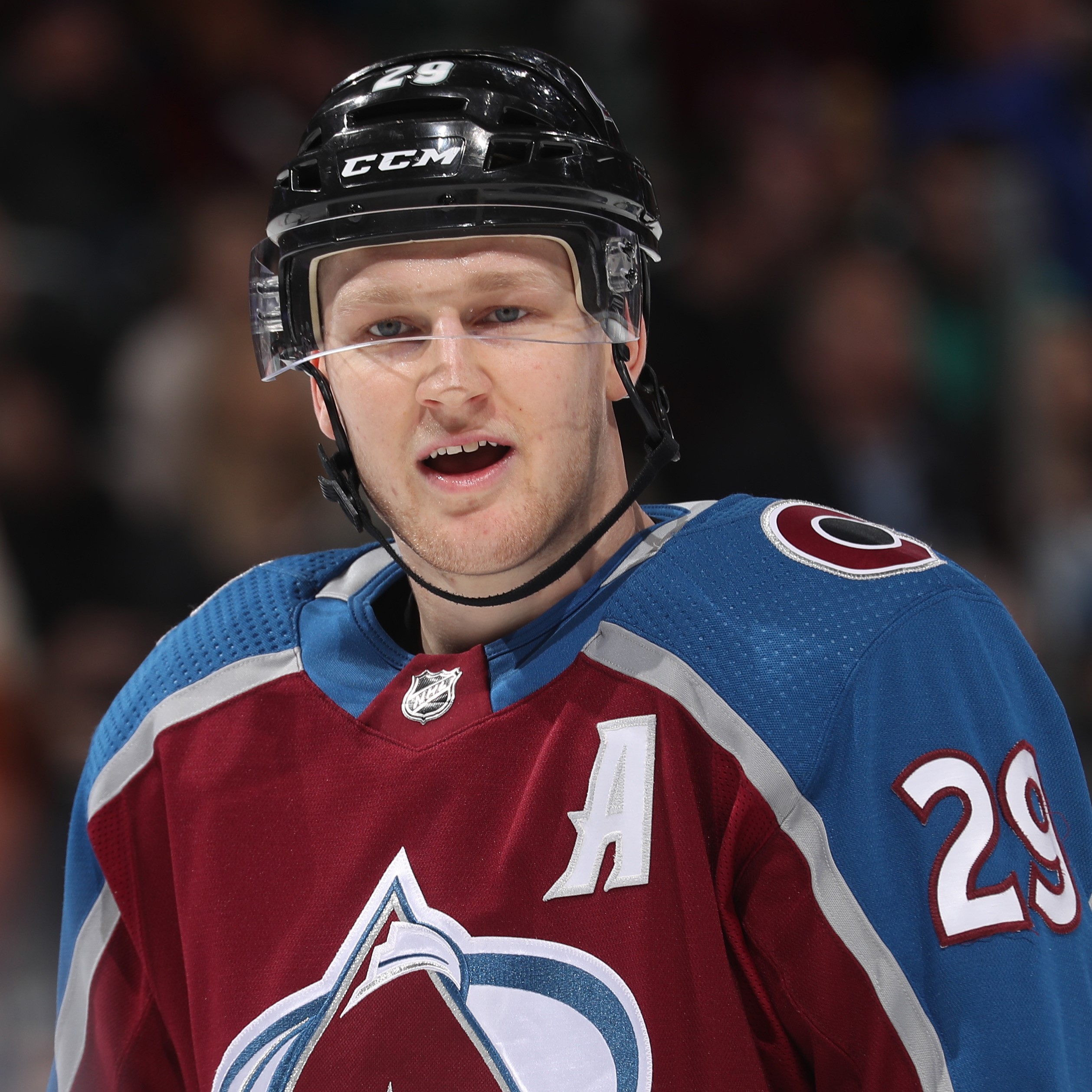 MacKinnon goals assist, Avalanche beat