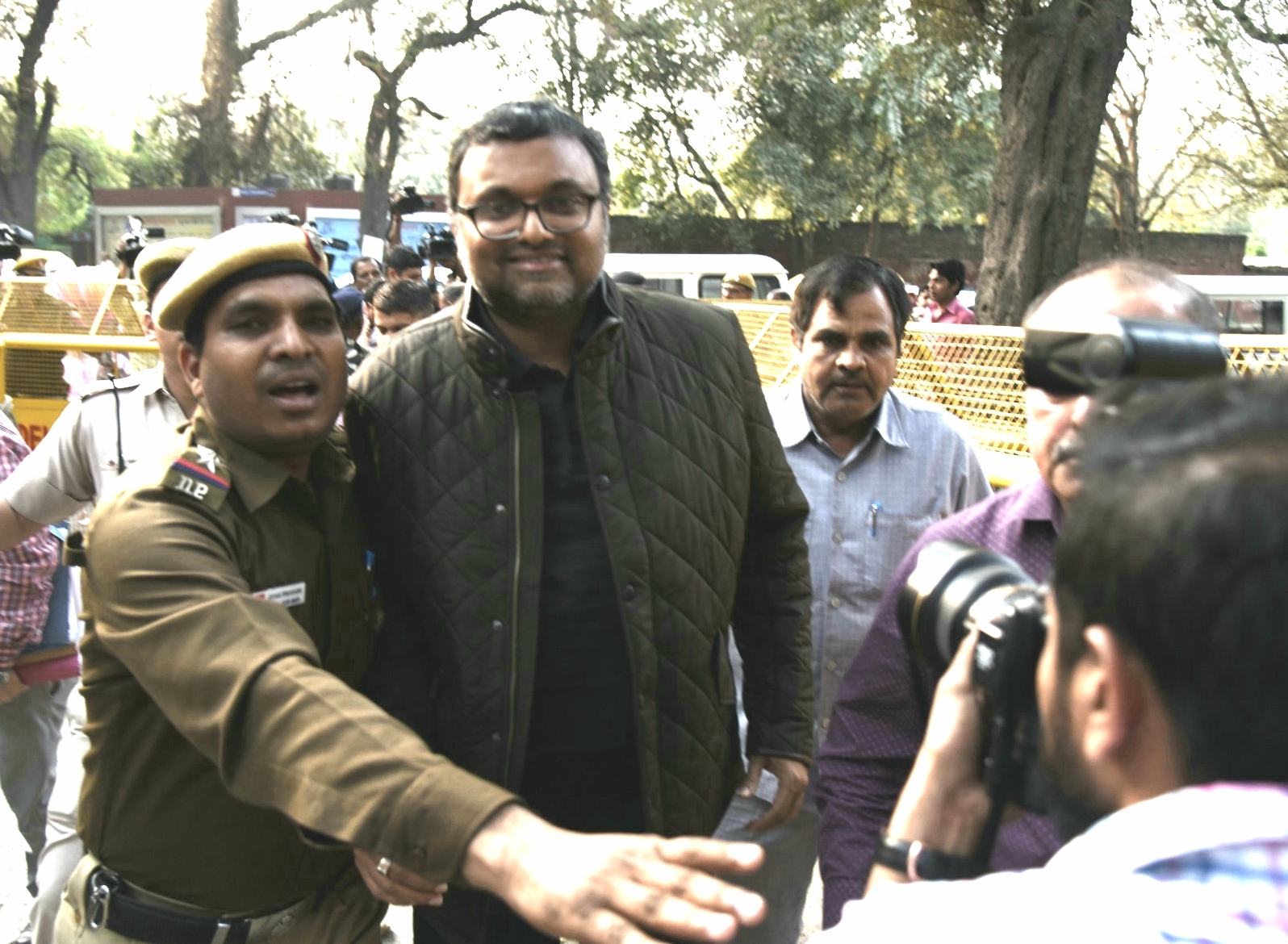 payoffs: Links between Karti,