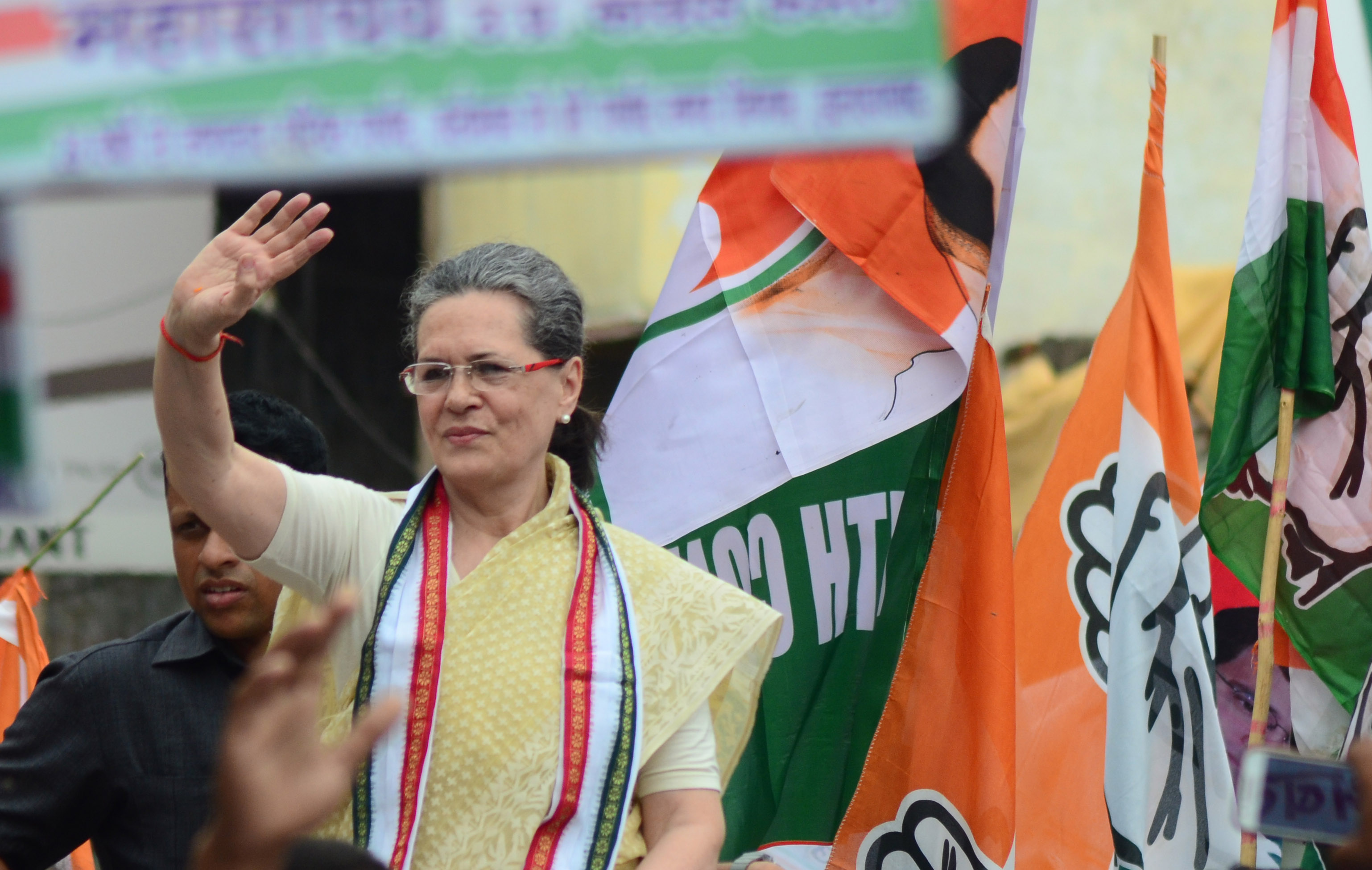 Sonia invites miffed allies