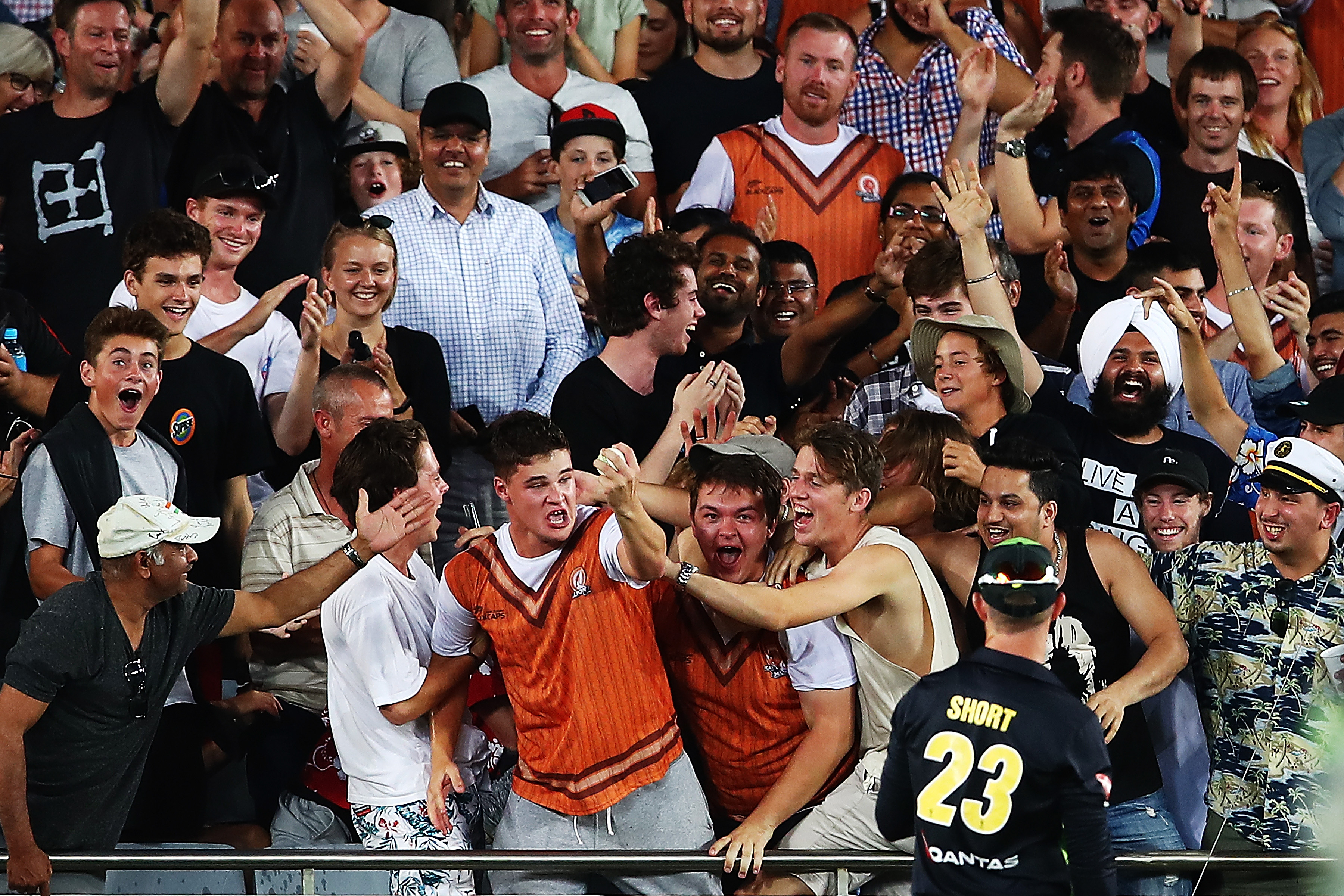 Fan's catch earns ,000