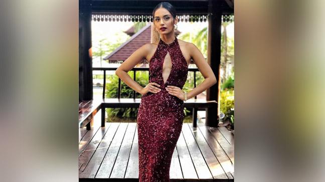Manushi Chhillar maroon giving fashion