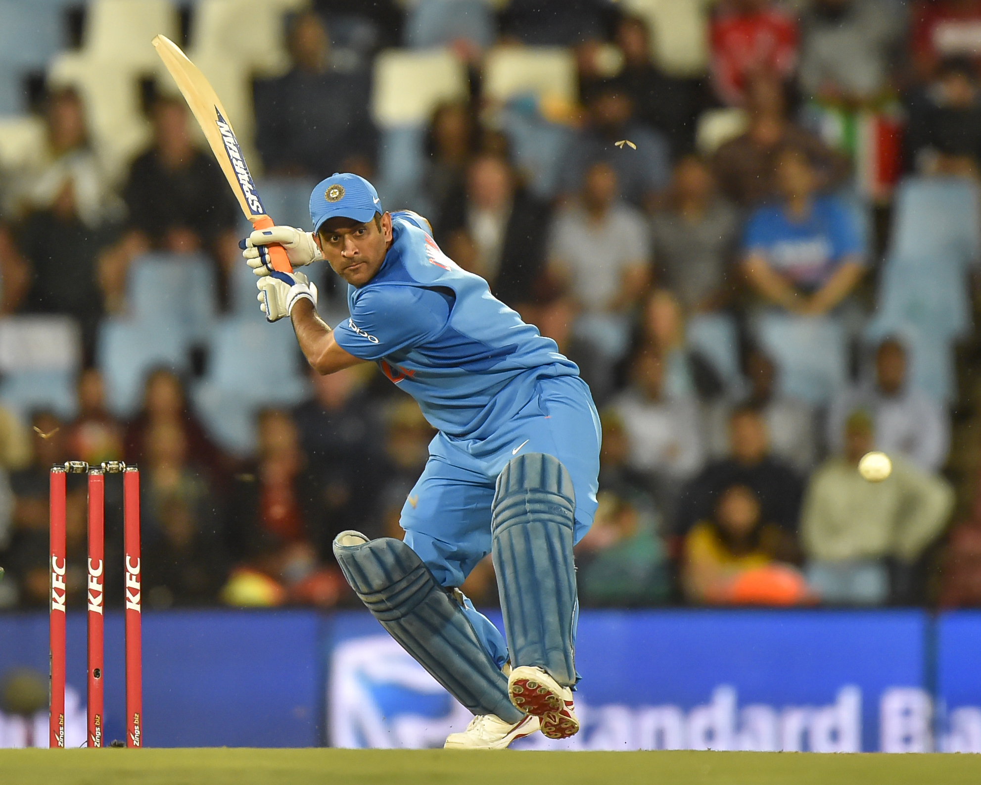 Dhoni gets angry Pandey