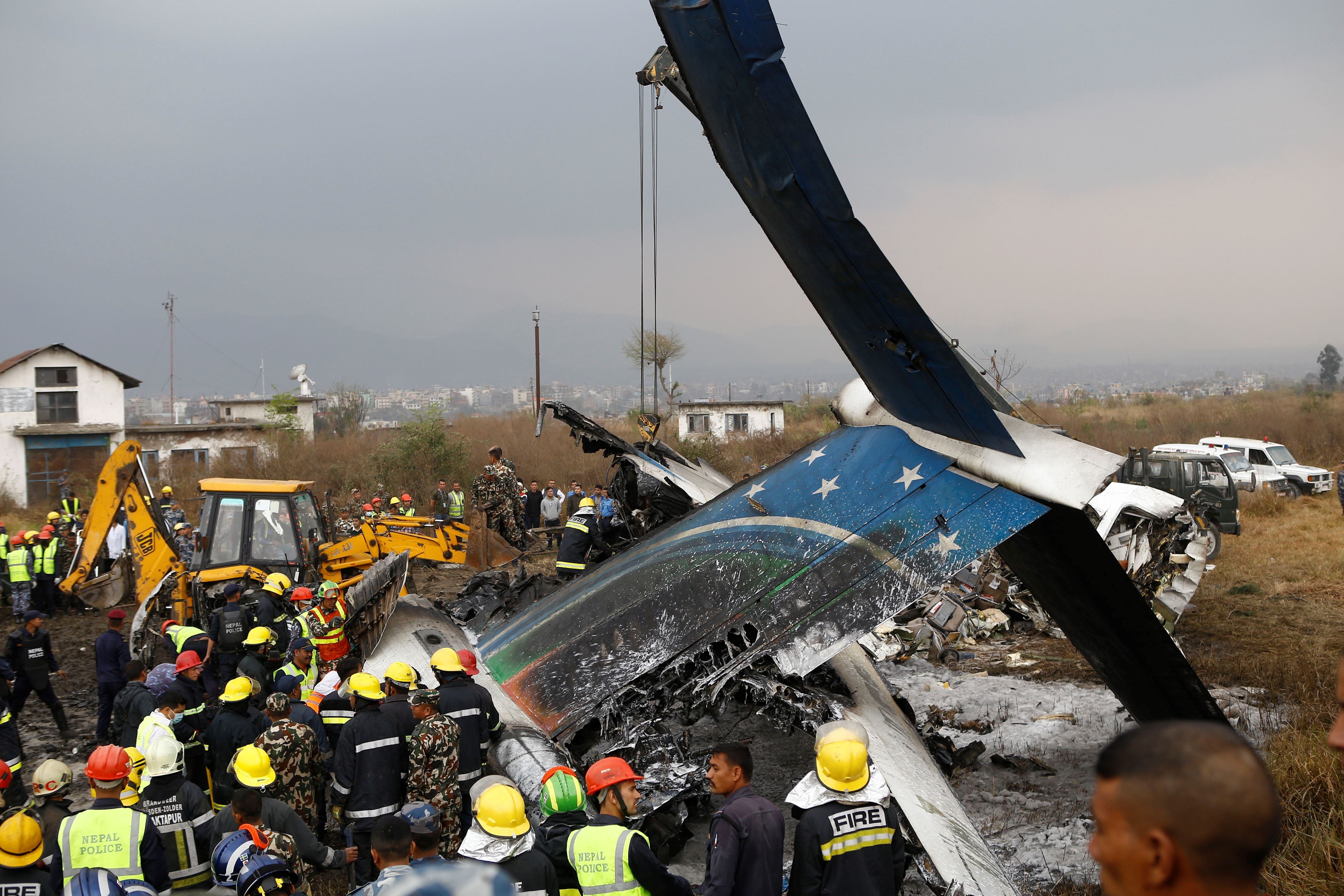 Plane 'behaved strangely' before crash: