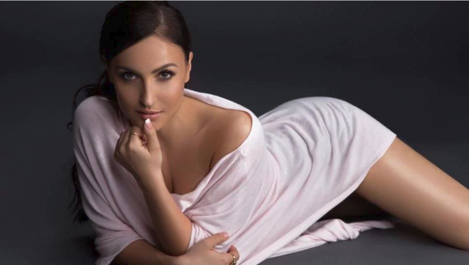 Elli AvrRam reveals diet fitness