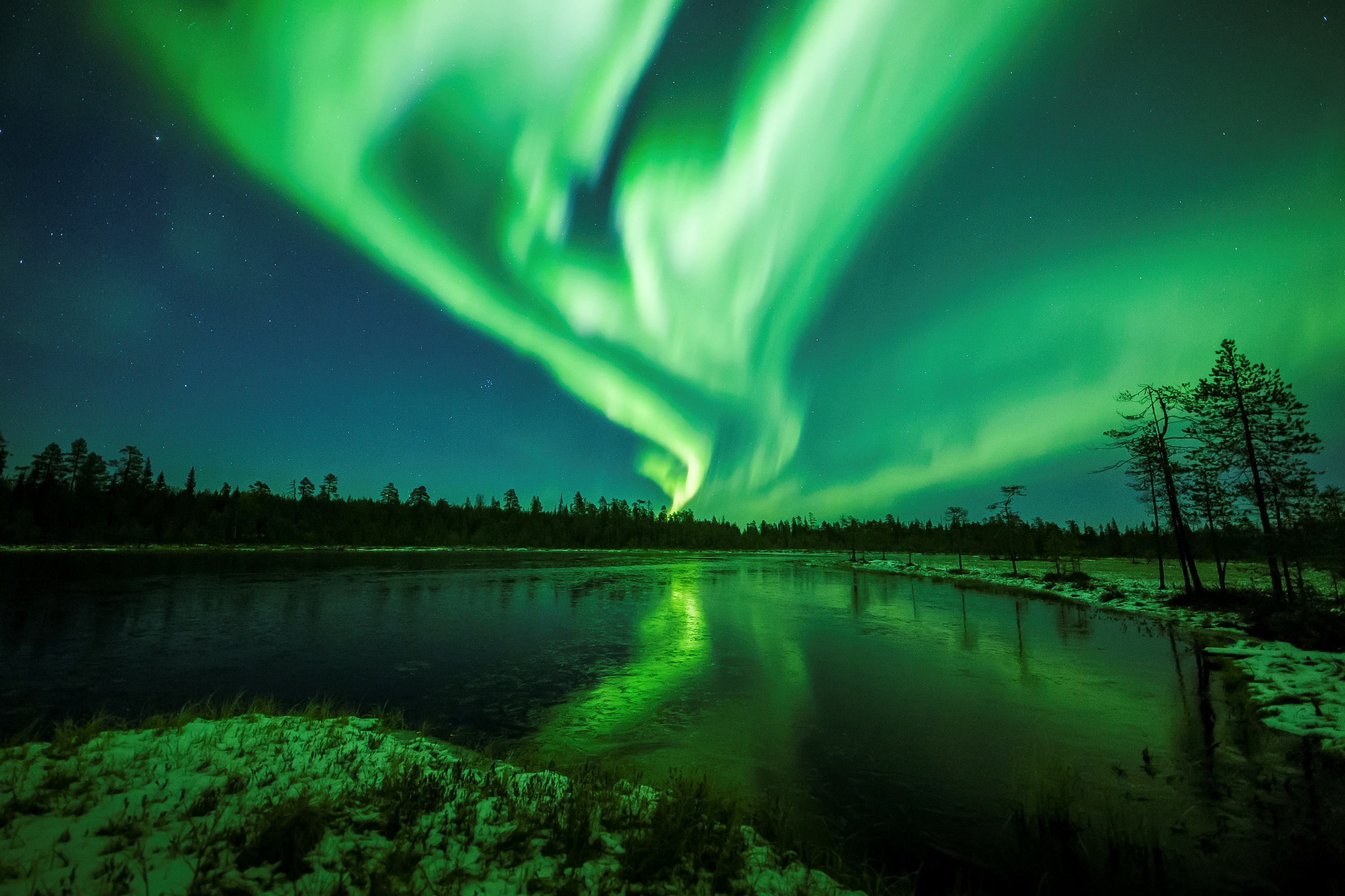 The Aurora Borealis (Northern Lights) is seen over the sky near Rovaniemi in Lapland, Finland, October 7, 2018. Pictures taken on October 7, 2018.  REUTERS/Alexander Kuznetsov