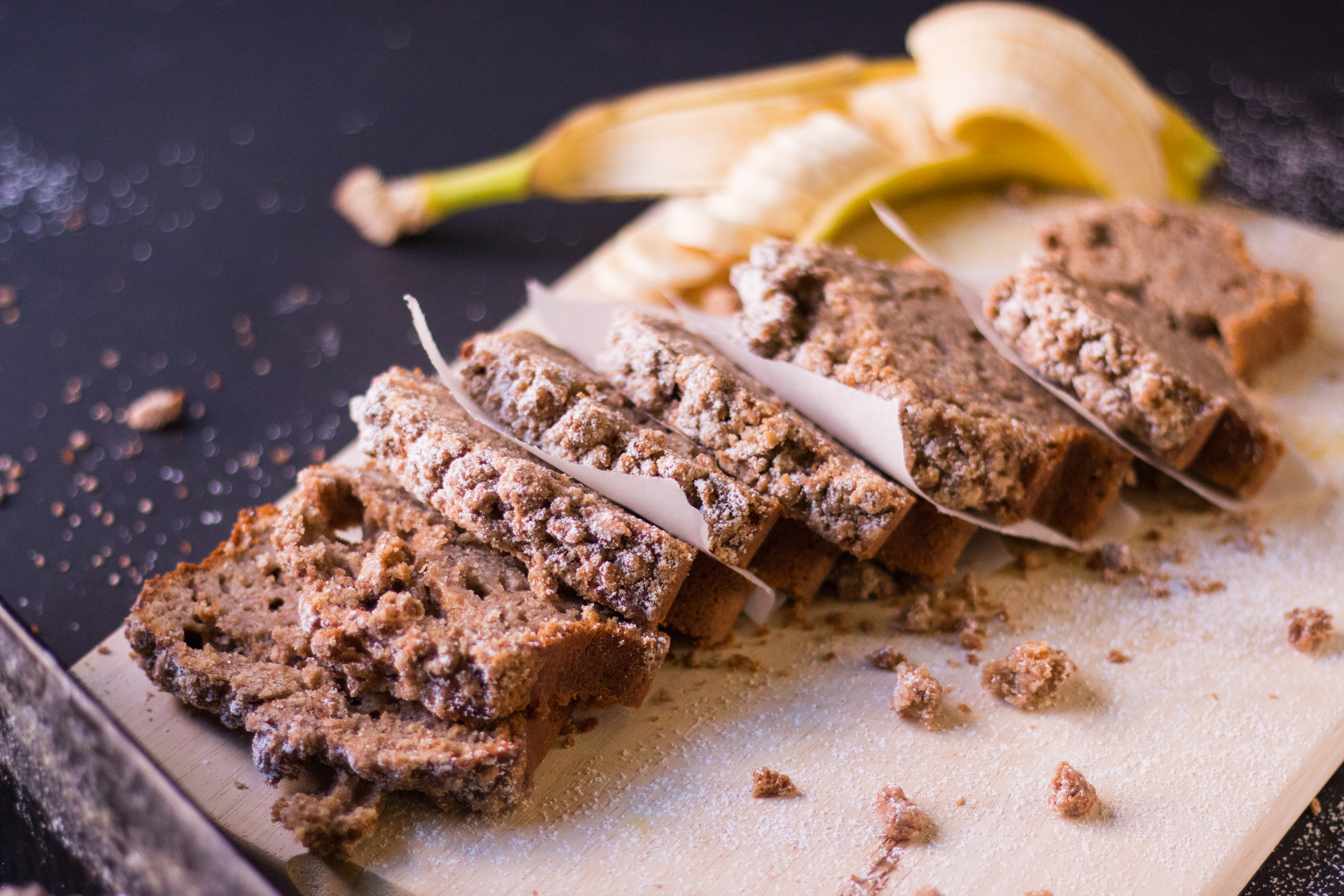 Banana streusel bread with cinnamon and buttermilk