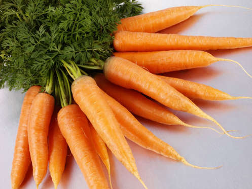 Carrots contain vitamin A that produces sebum, an oily substance produced by sebaceous glands. This provides a natural conditioner for healthy scalp.