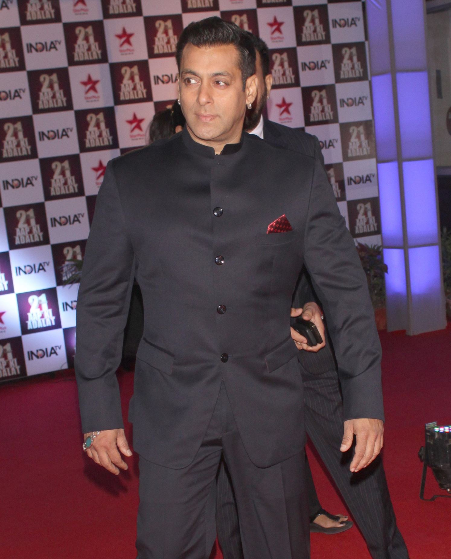 Bollywood stands Salman, come acquittal