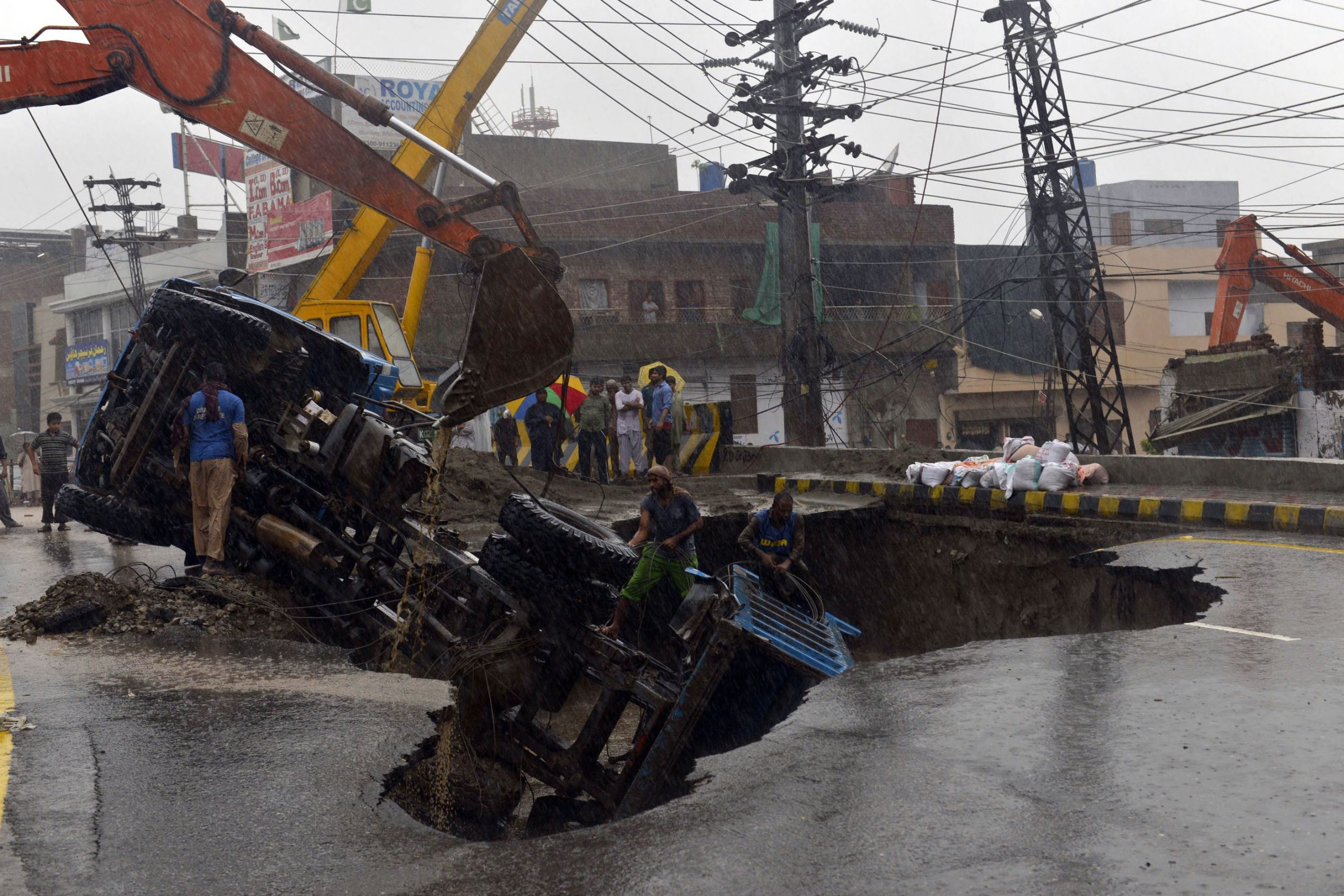 Incredible photos sinkholes around world