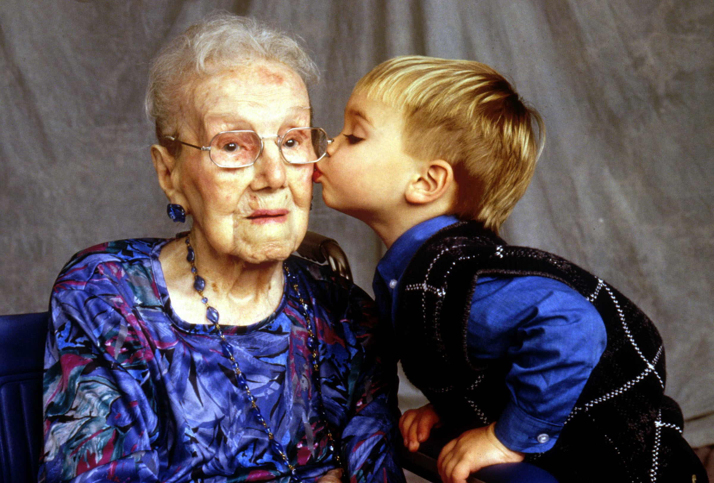 September 24, 1880 - December 30, 1999<br /><br /><br /><br />
When Sarah Knauss died in 1999 at the grand old age of 119 years and 97 days her daughter, Kathryn Sullivan (96), was quoted in the Los Angeles Times: "She's a very tranquil person and nothing fazes her. That's why she's living this long."