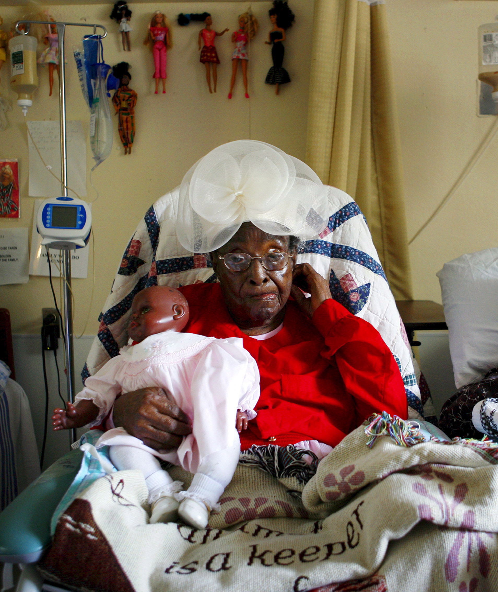 August 15, 1890 –December 11, 2006<br /><br /><br /><br />
Elizabeth Bolden was survived by 500 direct descendants, including 40 grandchildren, 75 great-grandchildren, 150 great-great-grandchildren, 220 great-great-great-grandchildren and 75 great-great-great-great-grandchildren. On the occasion of her 112th birthday, she was interviewed by a reporter from the Los Angeles times. When she was questioned by the writer and asked to reveal the secret to her long life – she responded “I don’t know!”