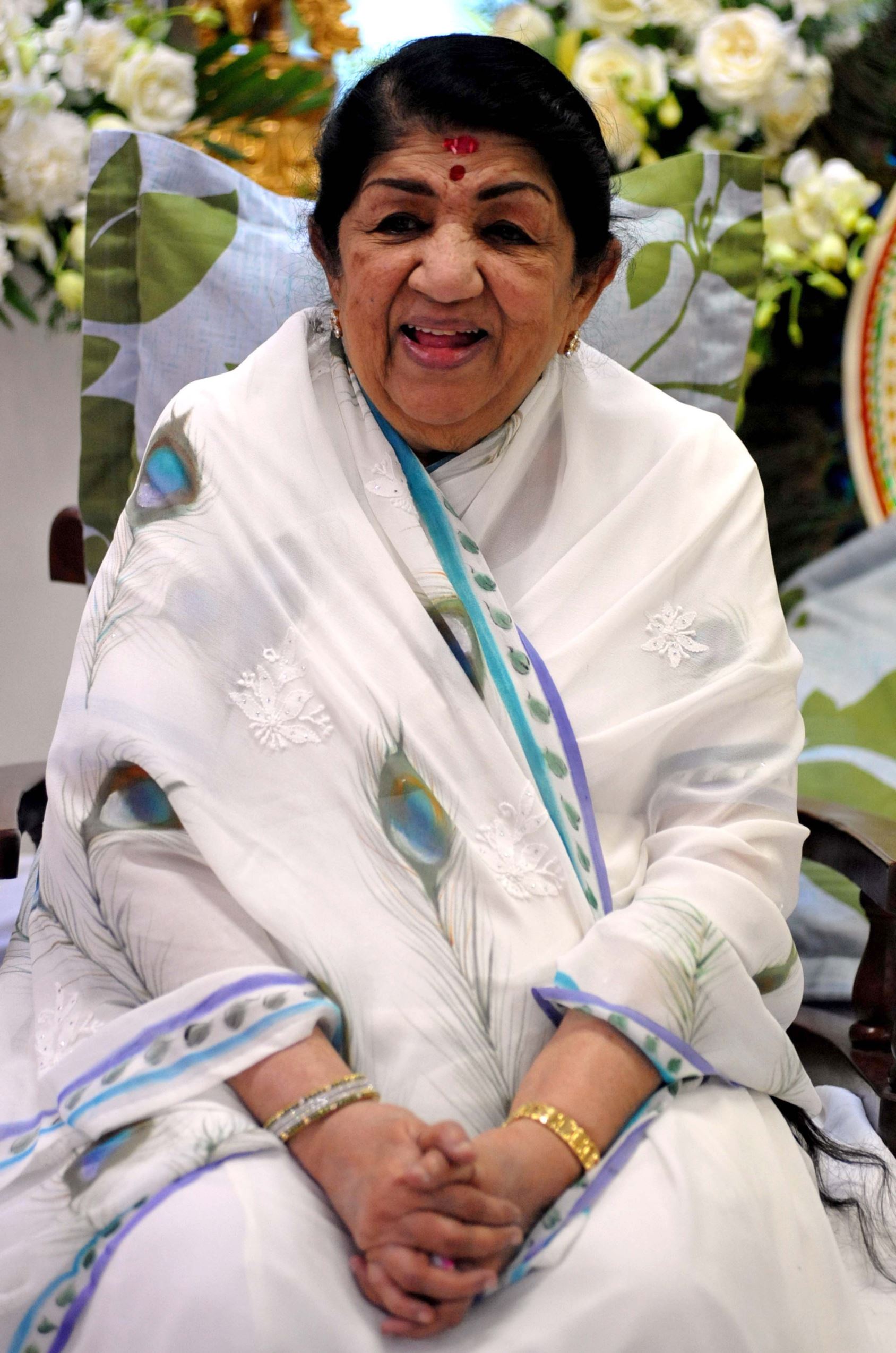 Watch: Lata Mangeshkar sings Ganpati