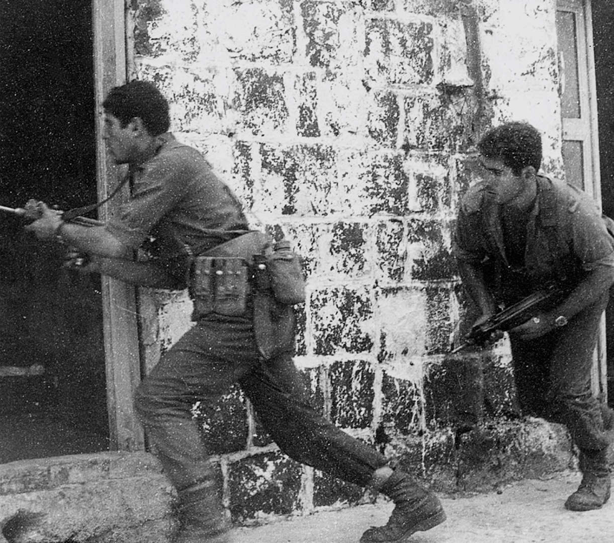 ISRAEL - NOVEMBER 1, 1971: (ISRAEL OUT) This Israeli Government Press Office (GPO) file photo first made available on November 1, 1971 shows Benjamin Netanyahu (R) during a training exercise as a member of the Israeli army's elite Sayeret Matkal commando unit. Netanyahu, who is the leader of the conservative Likud party, has a growing lead in the race to become Israel's next Prime Minister. The politician and former special forces soldier has already served as Israel's Prime Minister, from 1996 to 1999. (Photo by