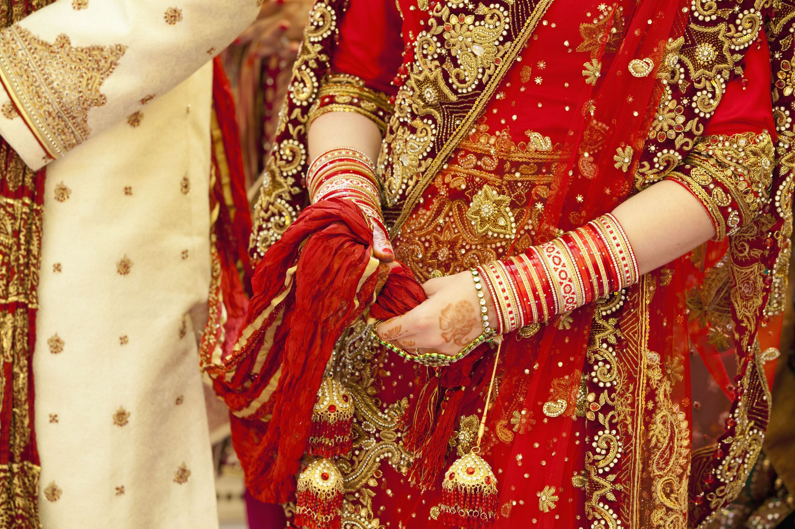 pays what wedding