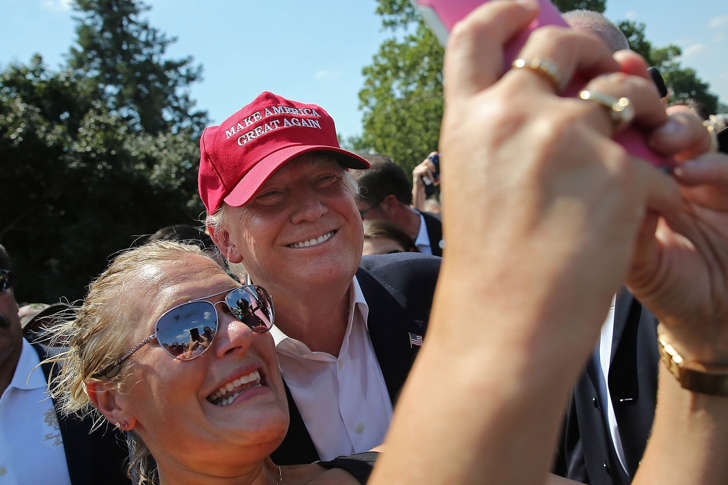 Republican presidential candidate Donald Trump greets fairgoers while campaigning at the Iowa State Fair on August 15, 2015 in Des Moines, Iowa.
