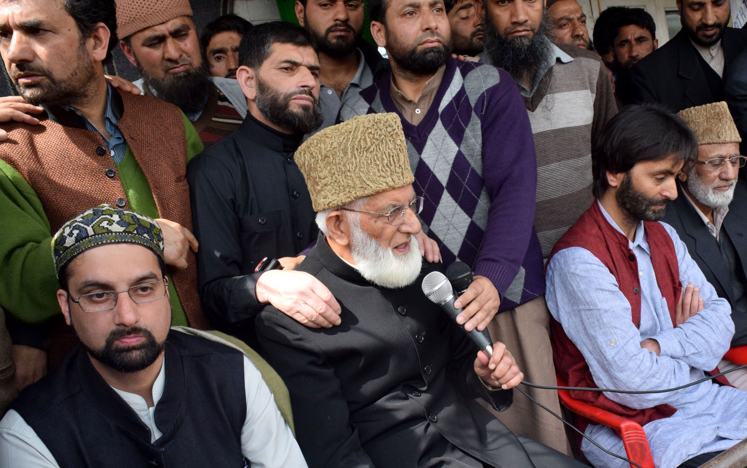 Pakistan funds Hurriyat burn Kashmir