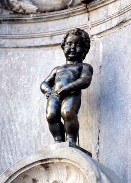 Mannekin Pis, famous little boy statue in Brussels