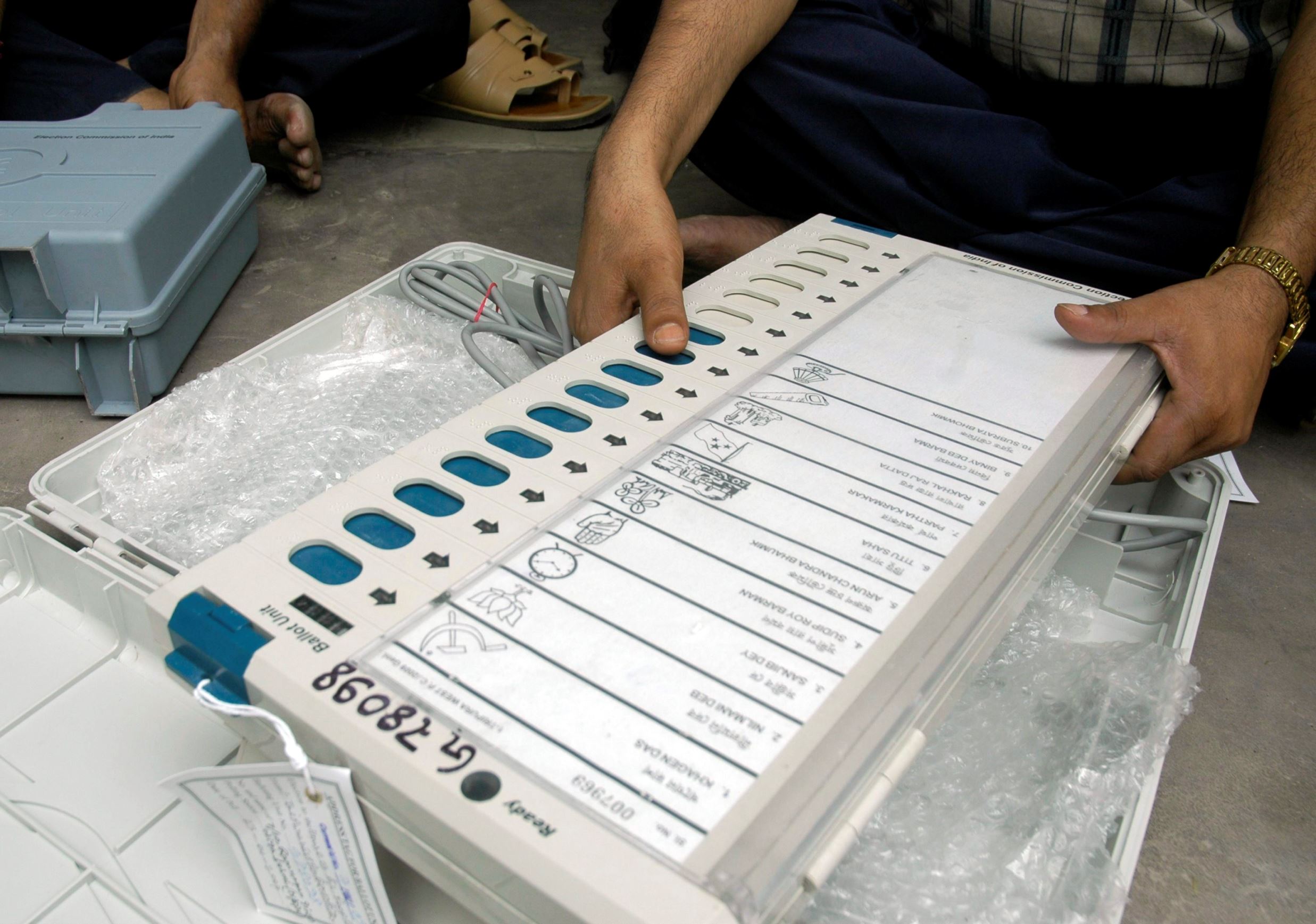 Tripura votes major contest