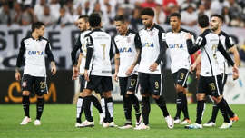 Jogadores do Corinthians lamentam a eliminação para o Nacional-URU